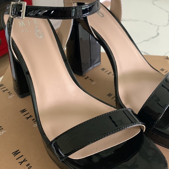 Strappy high heeled sandal - Picture 3 of 5